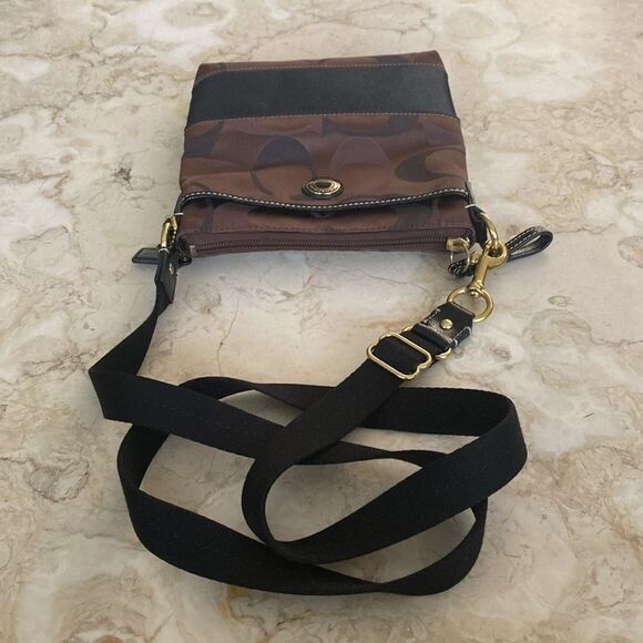 Coach Black/Aubergine Brown Signature Canvas Swingpack Adjustable Crossbody Bag - Picture 9 of 17